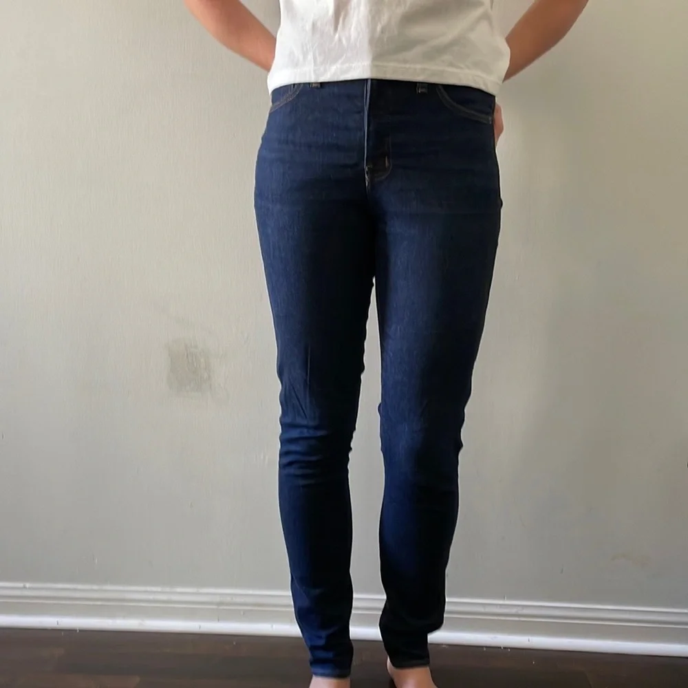 Madewell Tall 10” High Rise Skinny Jeans in Lucille Wash - Picture 2 of 3